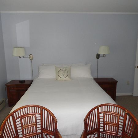 The Bond 1786 Inn (Adults Only) Warrensburg Phòng bức ảnh