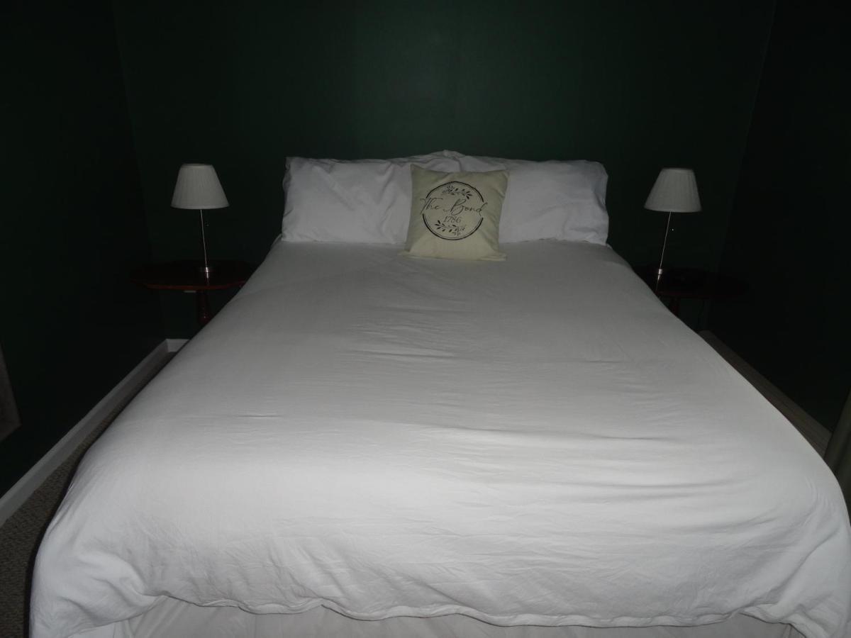 The Bond 1786 Inn (Adults Only) Warrensburg Phòng bức ảnh