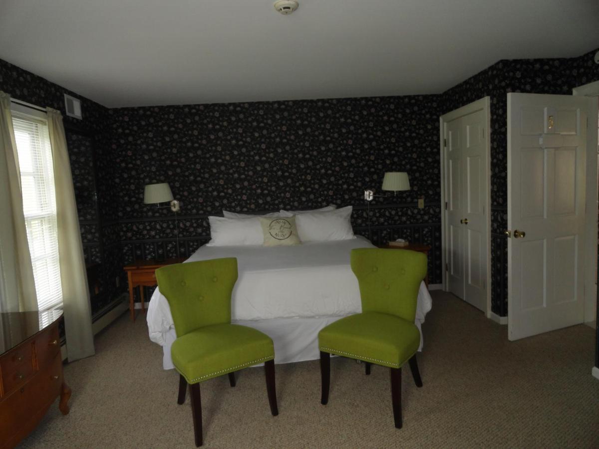 The Bond 1786 Inn (Adults Only) Warrensburg Phòng bức ảnh