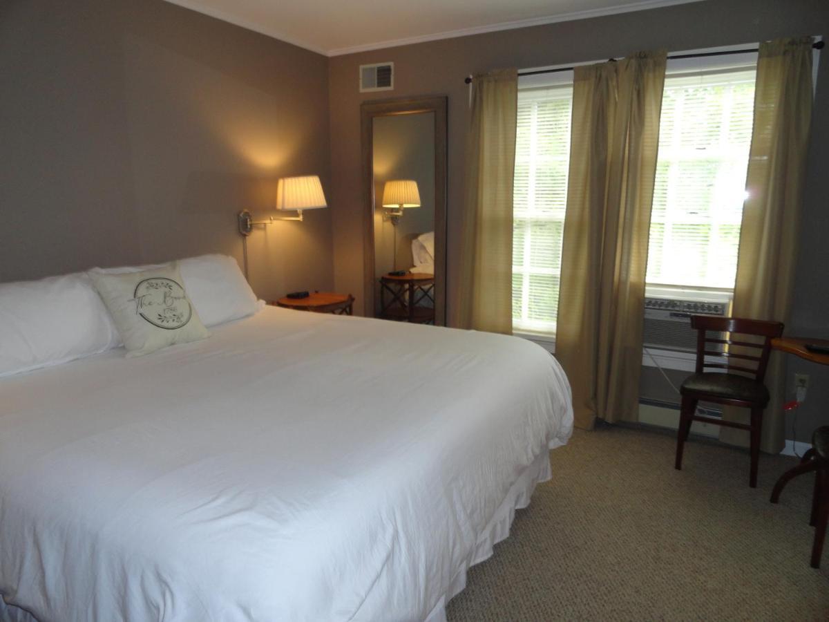 The Bond 1786 Inn (Adults Only) Warrensburg Phòng bức ảnh