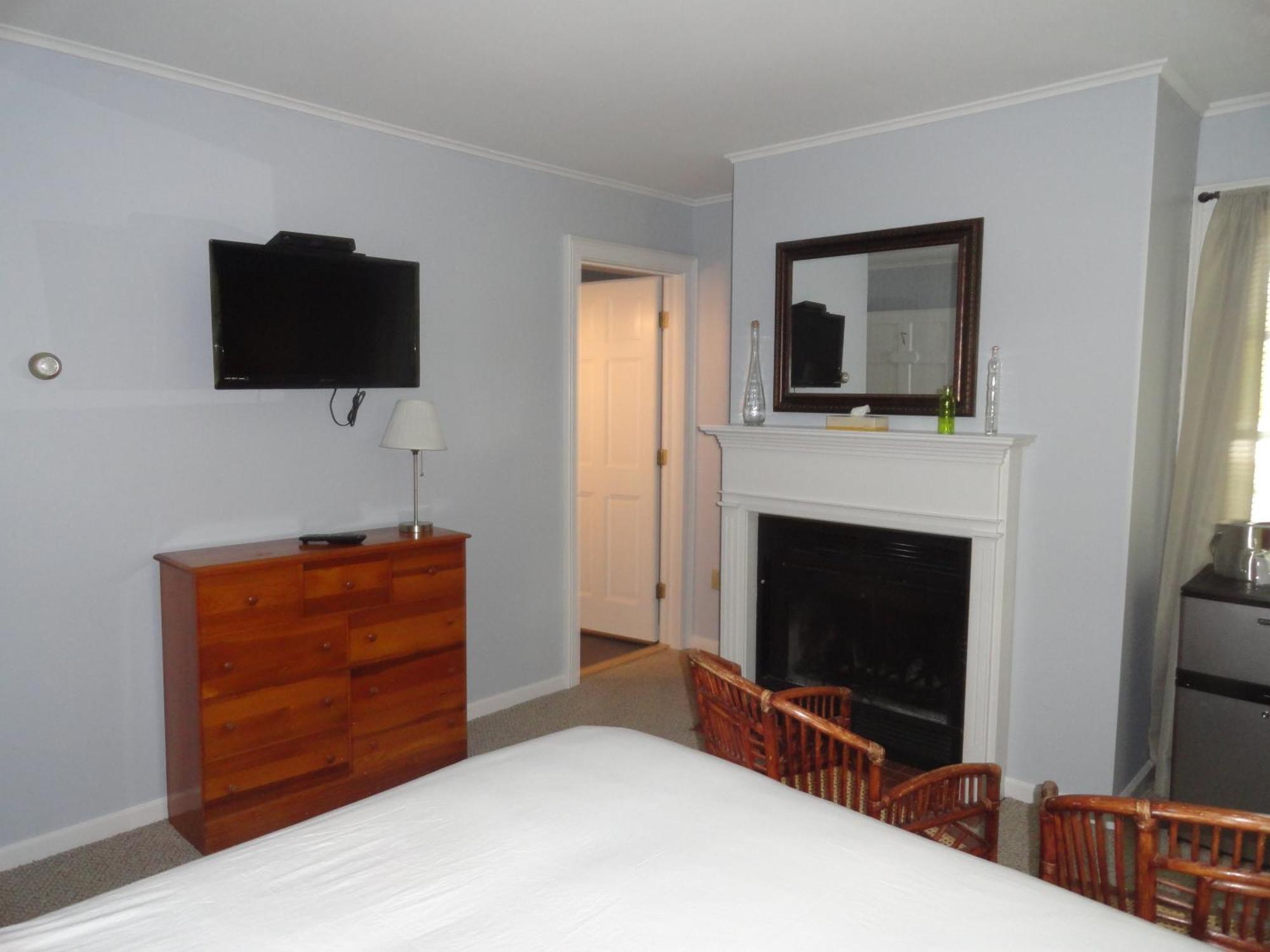 The Bond 1786 Inn (Adults Only) Warrensburg Phòng bức ảnh