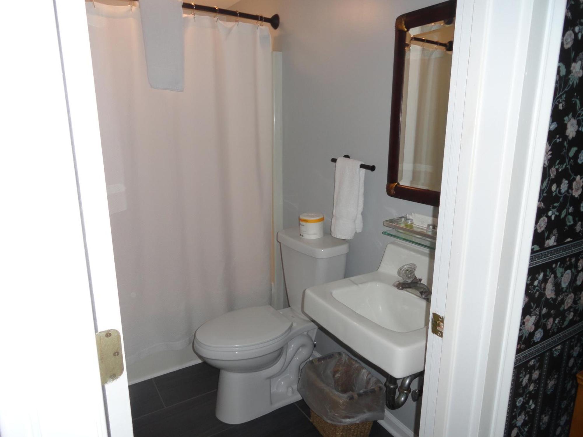 The Bond 1786 Inn (Adults Only) Warrensburg Phòng bức ảnh