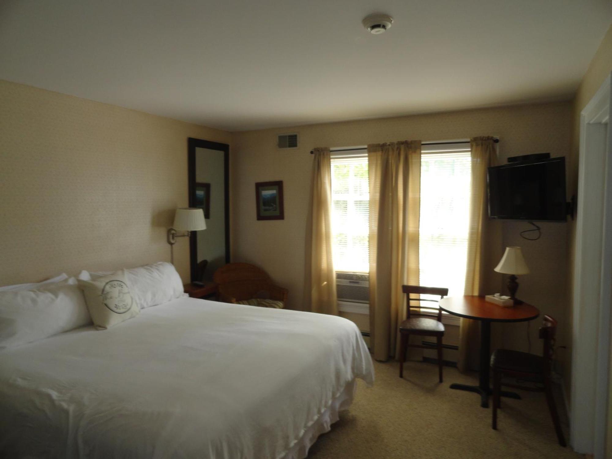 The Bond 1786 Inn (Adults Only) Warrensburg Phòng bức ảnh