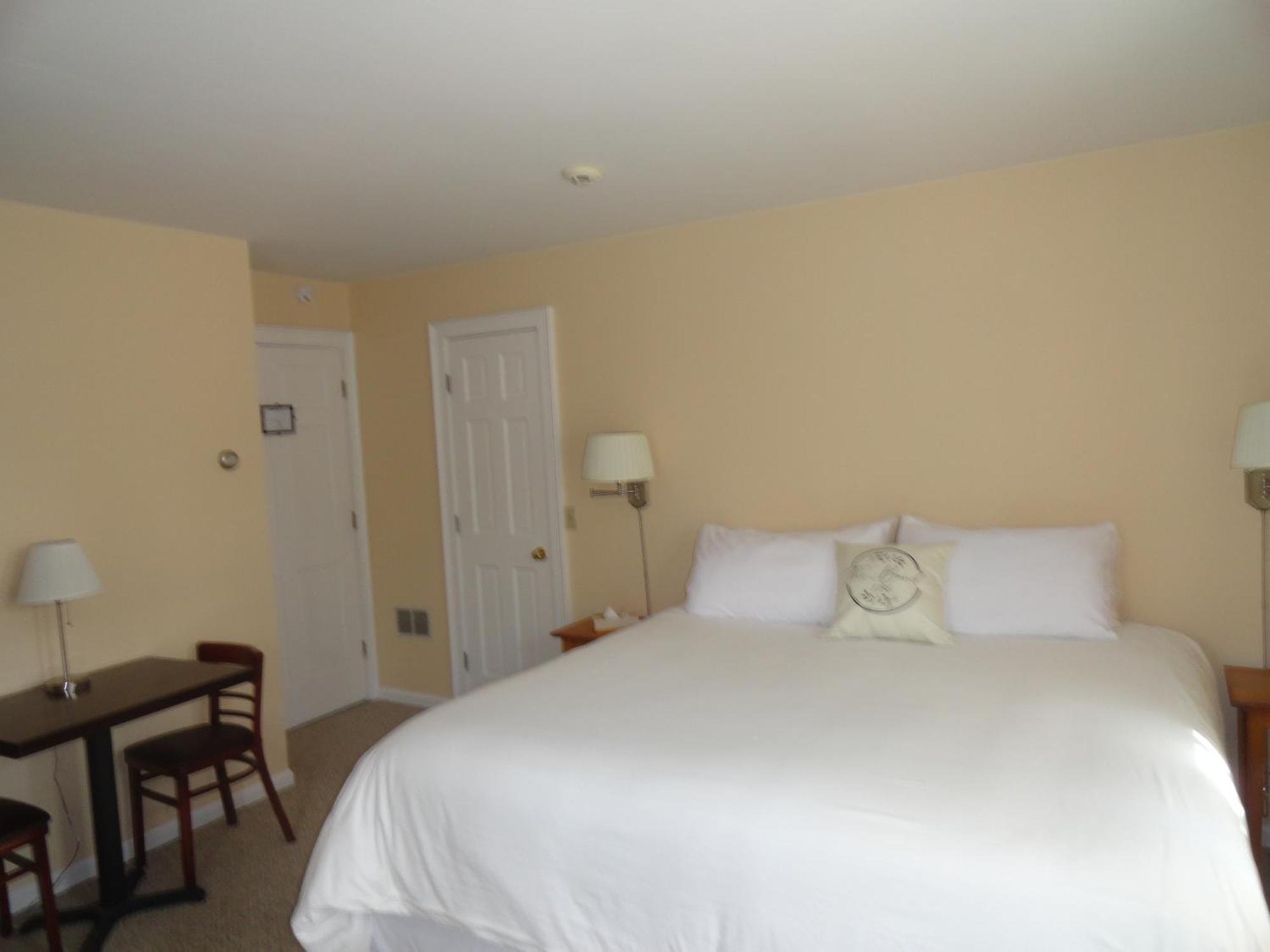 The Bond 1786 Inn (Adults Only) Warrensburg Phòng bức ảnh
