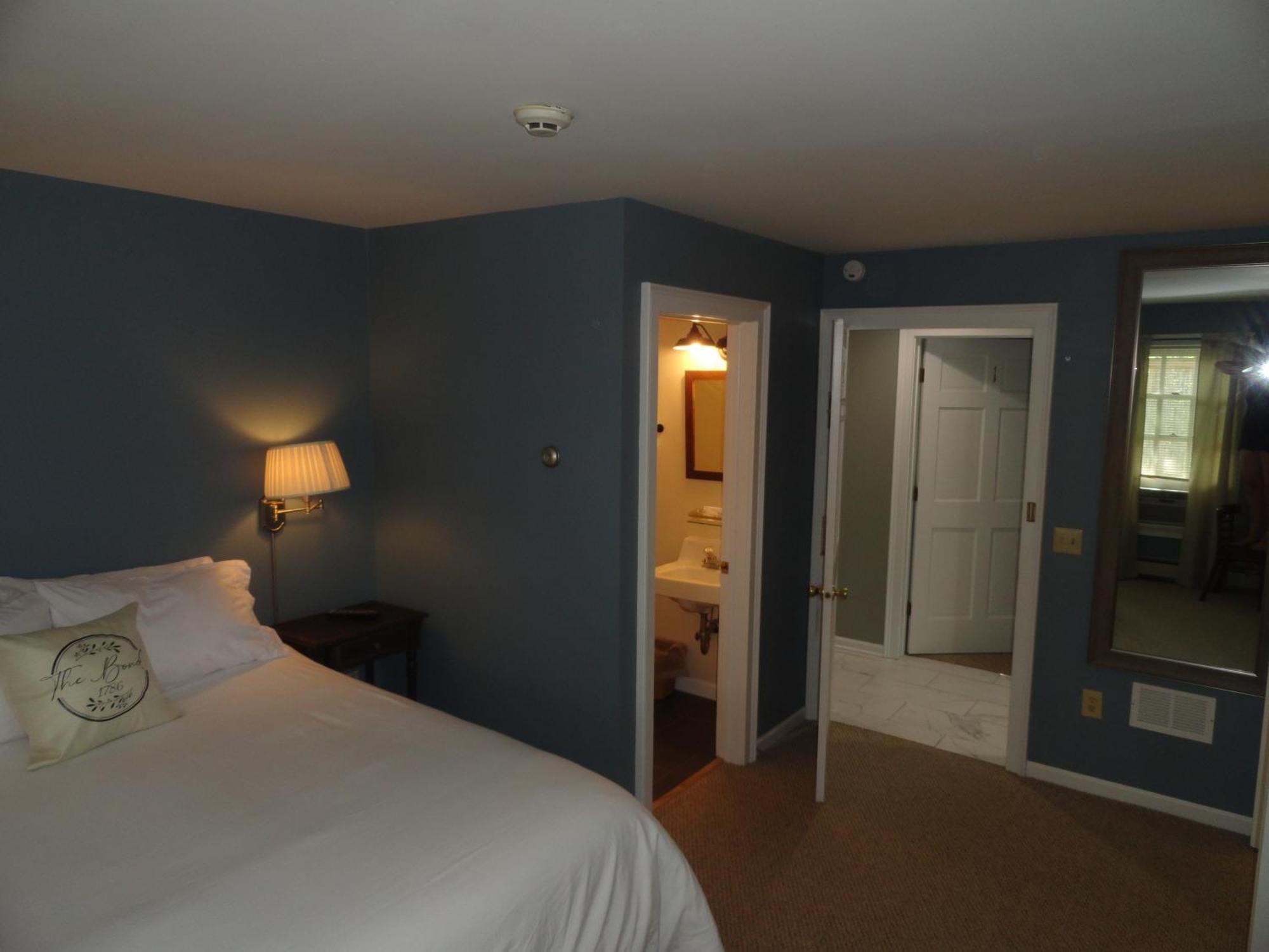 The Bond 1786 Inn (Adults Only) Warrensburg Phòng bức ảnh